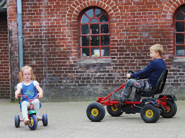 Kinder am Spielen